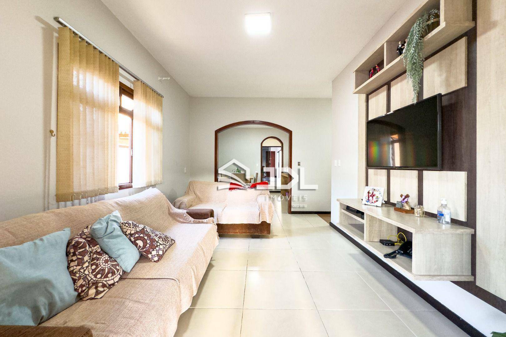 Casa à venda com 4 quartos, 250m² - Foto 13