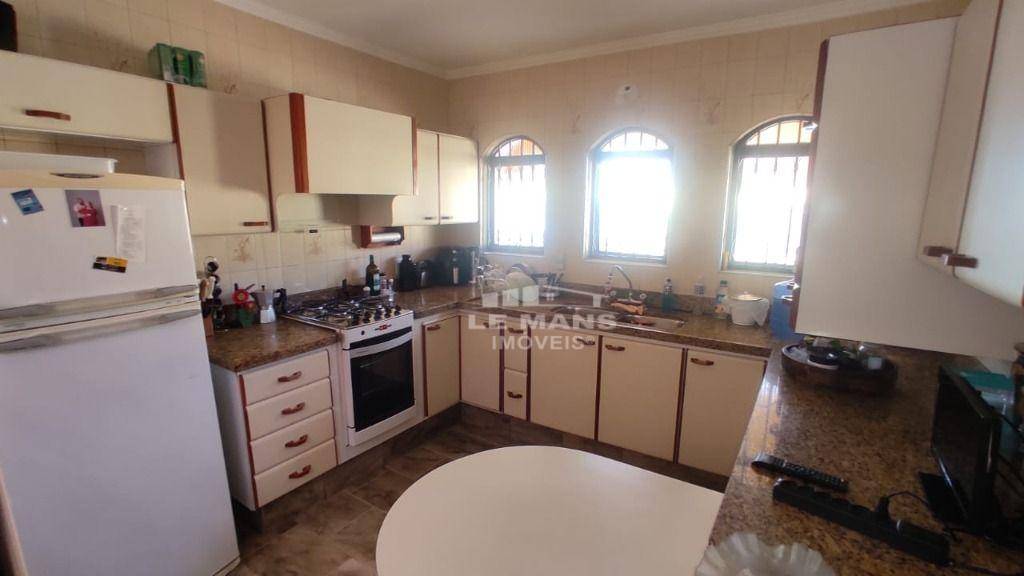 Casa à venda com 4 quartos, 196m² - Foto 28