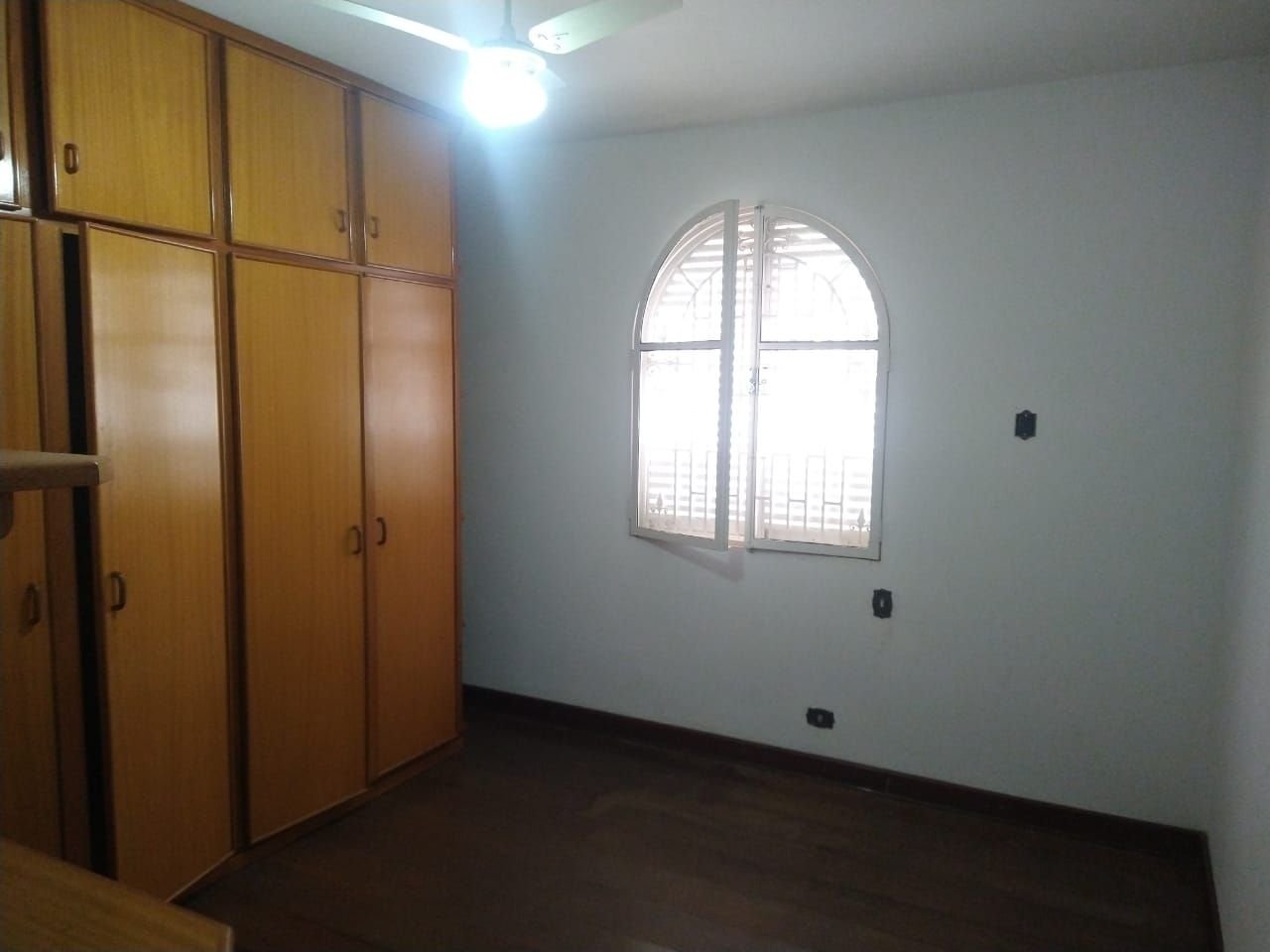 Casa para alugar com 8 quartos, 650m² - Foto 4