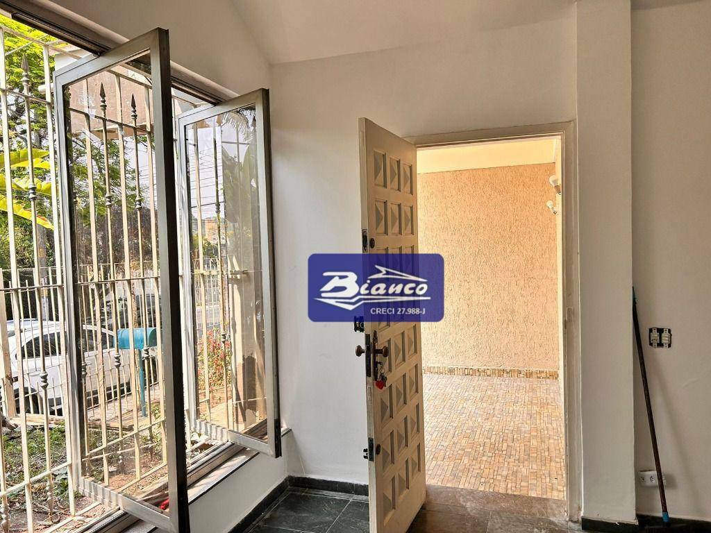 Casa para alugar com 3 quartos, 110m² - Foto 8