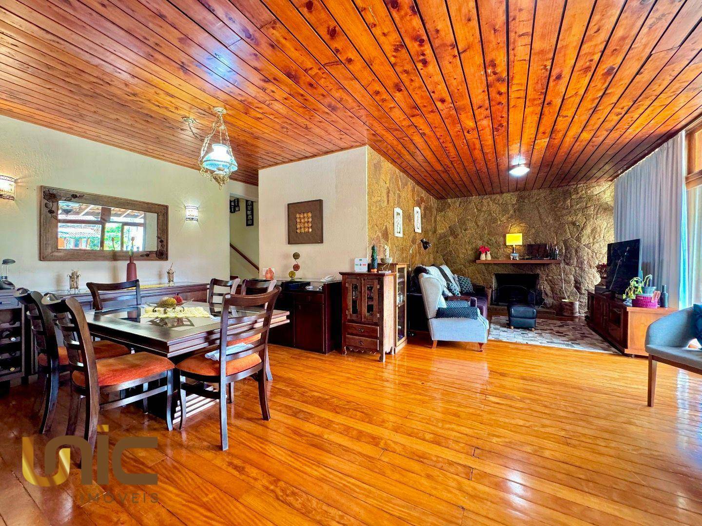 Casa à venda com 4 quartos, 220m² - Foto 3