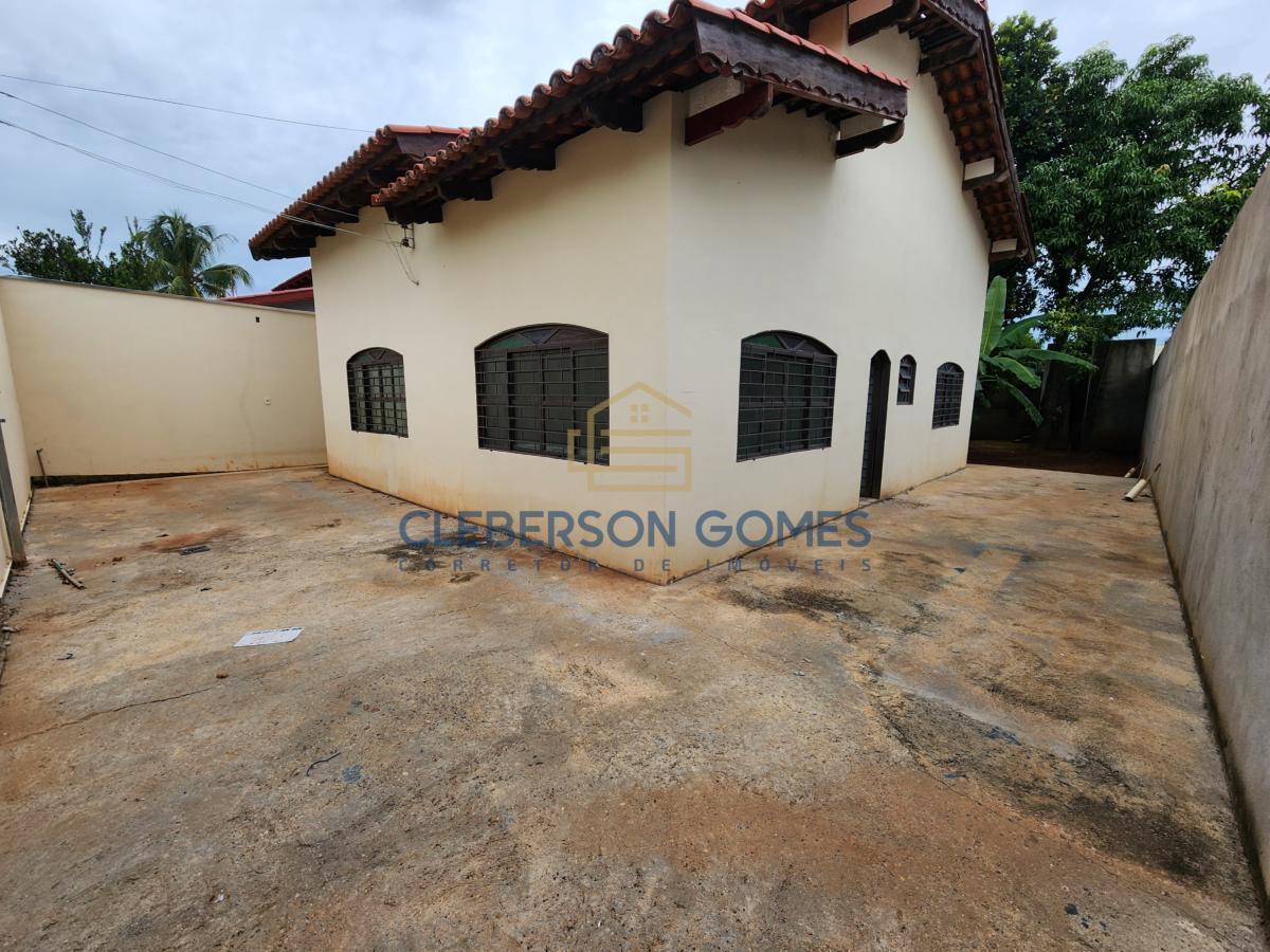 Casa à venda com 2 quartos, 360m² - Foto 1