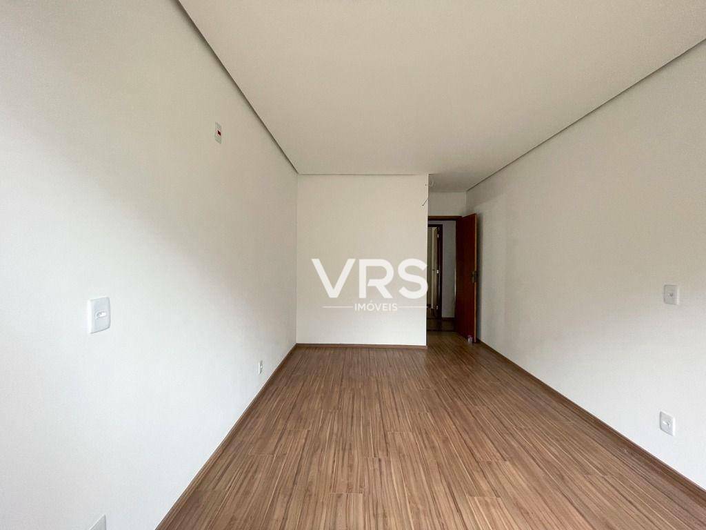 Casa à venda com 5 quartos, 216m² - Foto 18