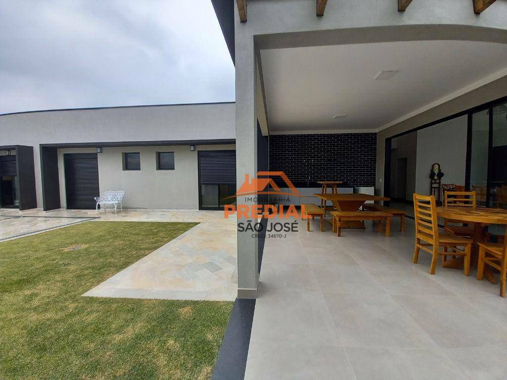 Casa de Condomínio à venda com 4 quartos, 400m² - Foto 4