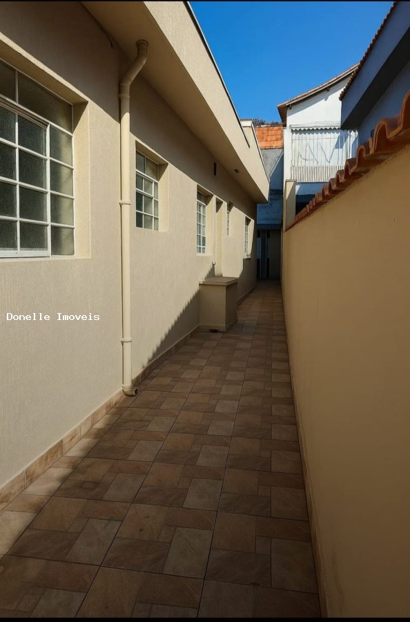Casa à venda com 3 quartos, 105m² - Foto 2