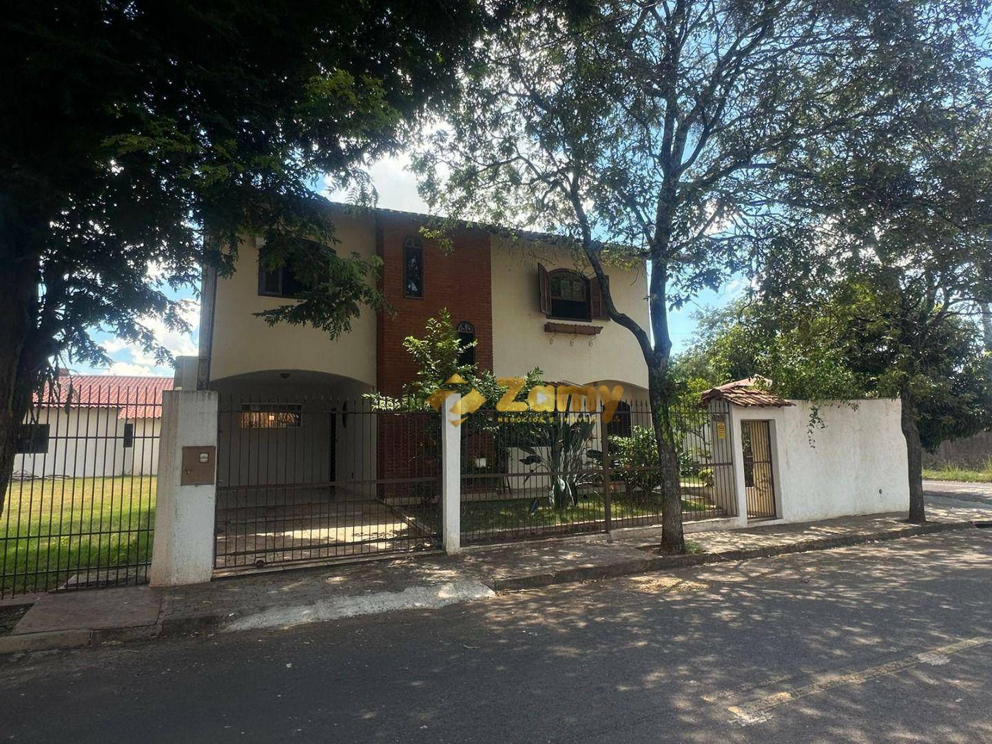 Sobrado à venda com 3 quartos, 186m² - Foto 1