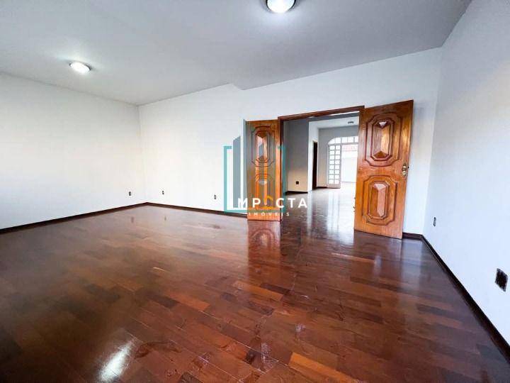 Casa à venda com 4 quartos, 284m² - Foto 9