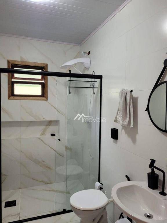 Casa de Condomínio à venda com 3 quartos, 224m² - Foto 4