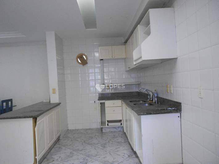 Casa à venda com 3 quartos, 194m² - Foto 14