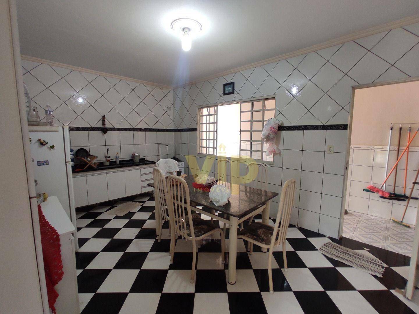 Casa à venda com 3 quartos, 200m² - Foto 4