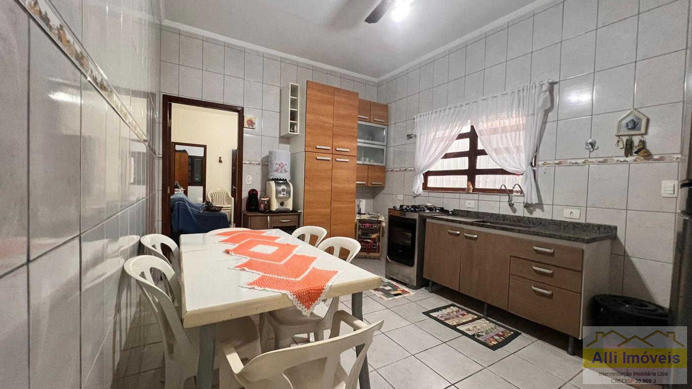 Casa à venda com 3 quartos, 100m² - Foto 4