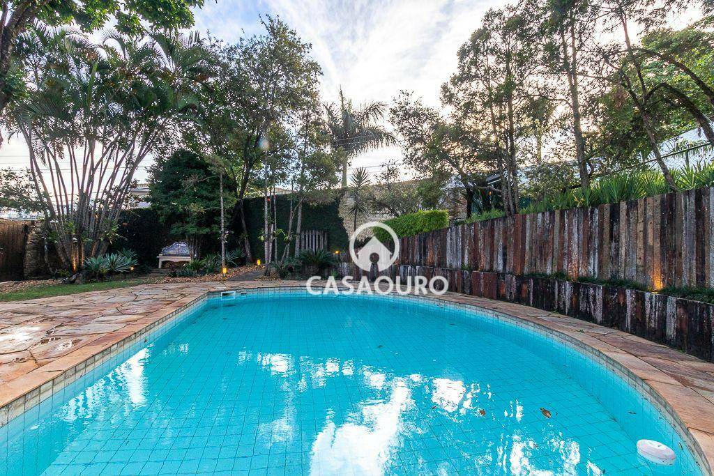 Casa à venda com 5 quartos, 750m² - Foto 1