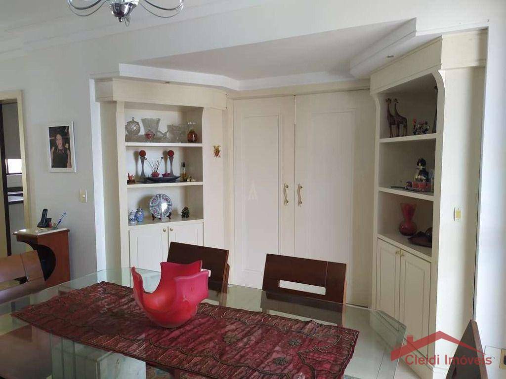 Apartamento à venda com 4 quartos, 191m² - Foto 11