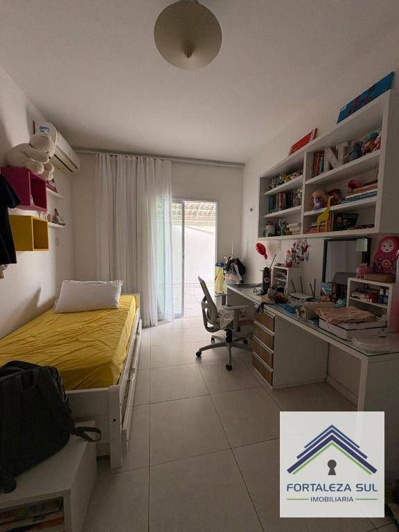 Casa de Condomínio à venda com 5 quartos, 307m² - Foto 16