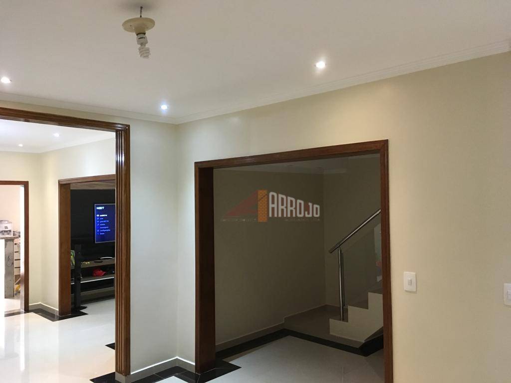 Sobrado à venda com 3 quartos, 200m² - Foto 10