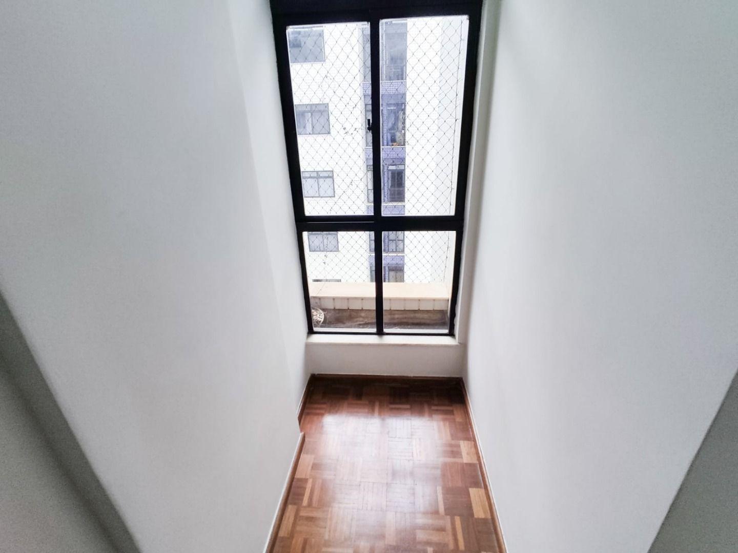 Apartamento à venda com 1 quarto, 50m² - Foto 2