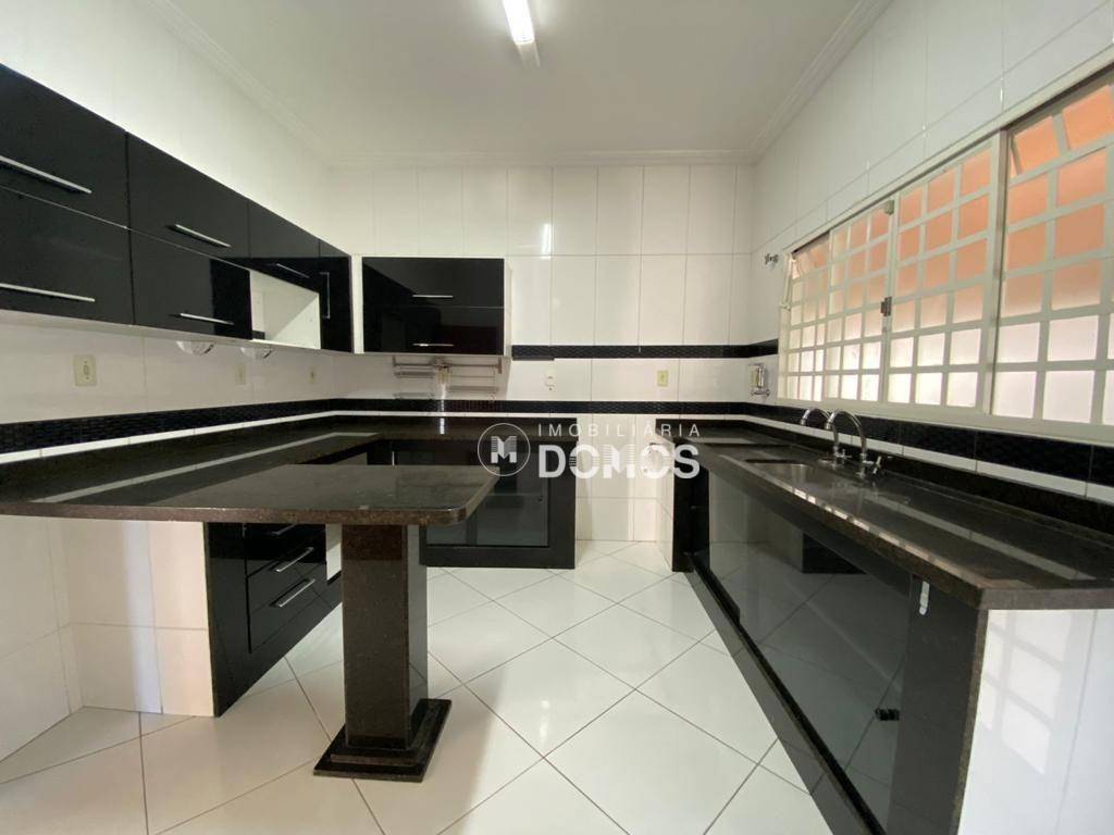 Casa à venda com 4 quartos, 2130m² - Foto 18
