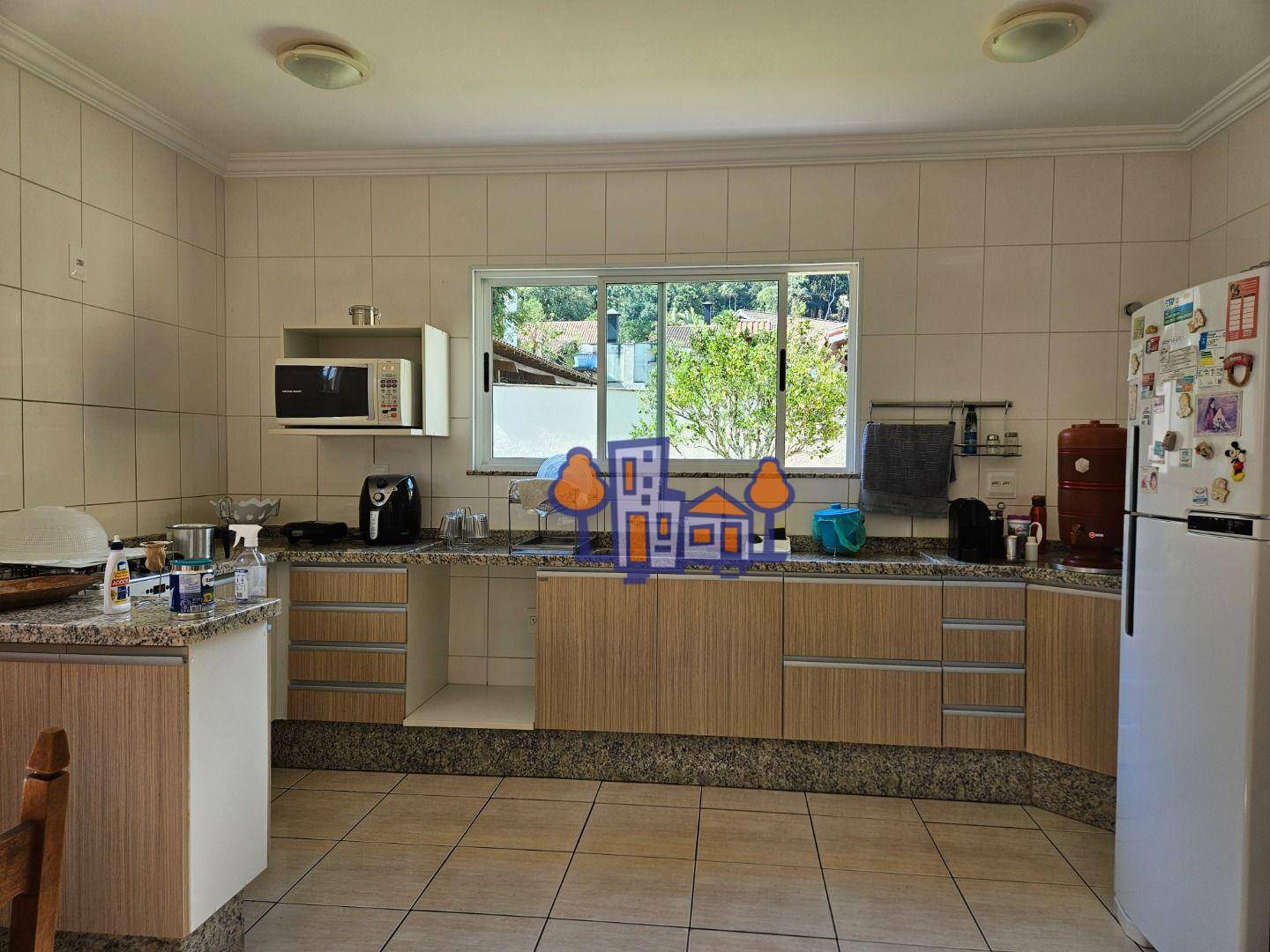 Casa à venda com 5 quartos, 326m² - Foto 12