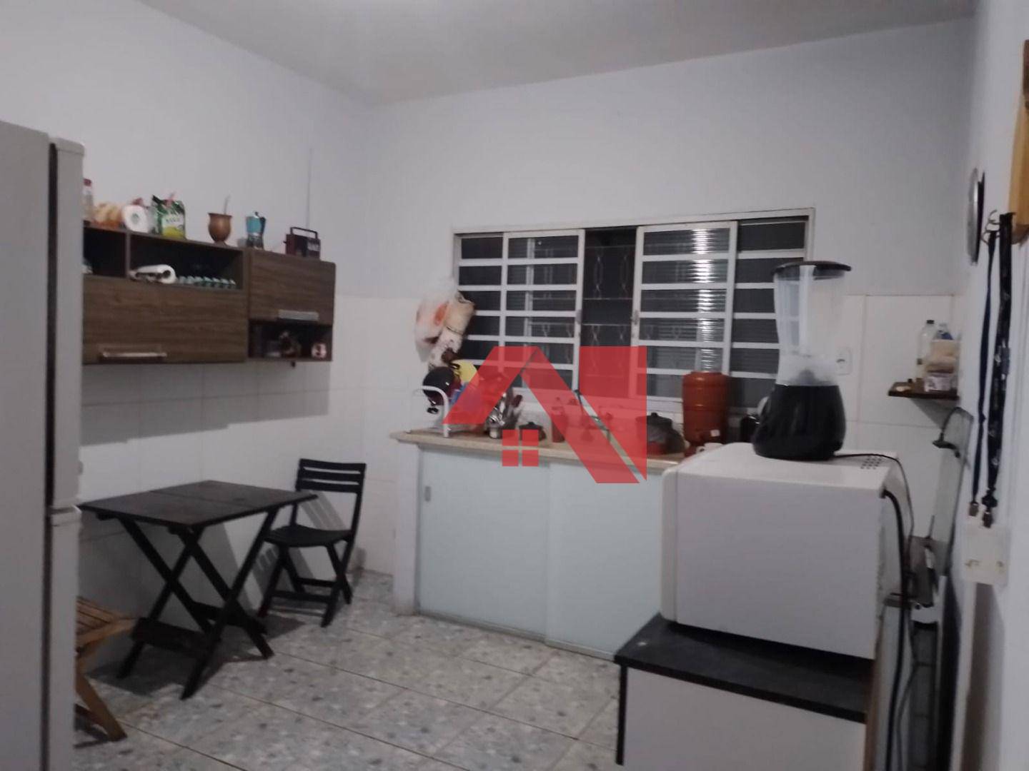 Casa à venda com 2 quartos, 100m² - Foto 1