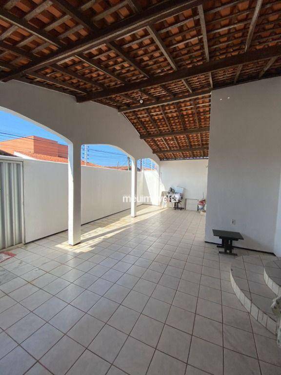 Casa à venda com 3 quartos, 170m² - Foto 1