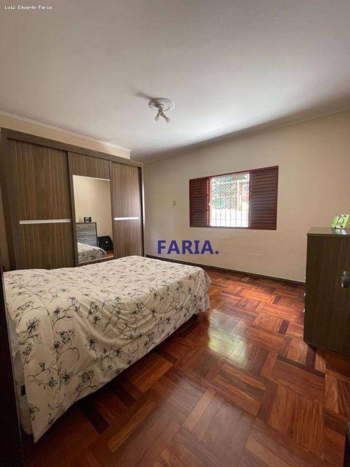 Casa à venda com 3 quartos, 238m² - Foto 9