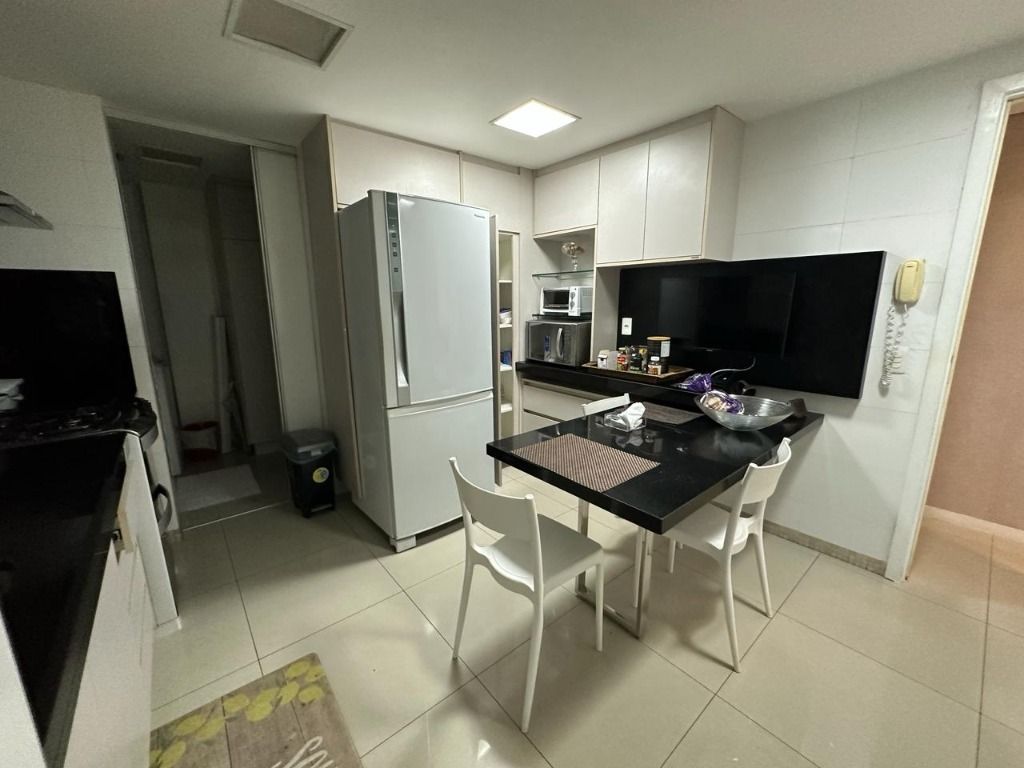 Apartamento à venda com 3 quartos, 132m² - Foto 9