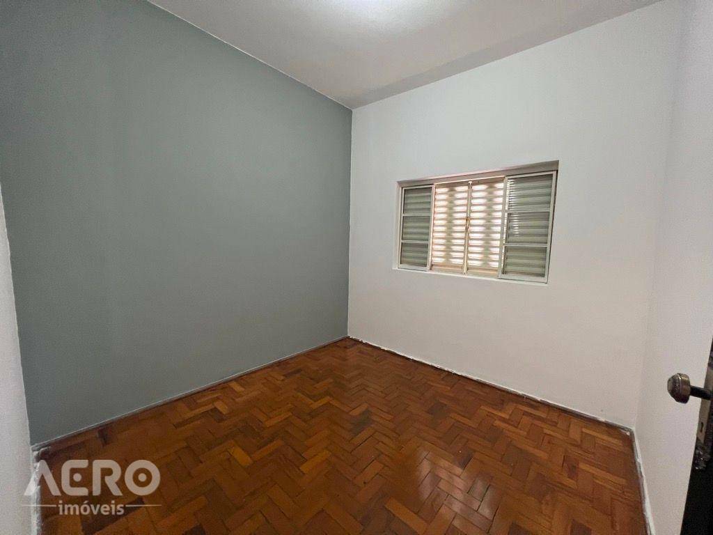 Casa à venda com 4 quartos, 220m² - Foto 13