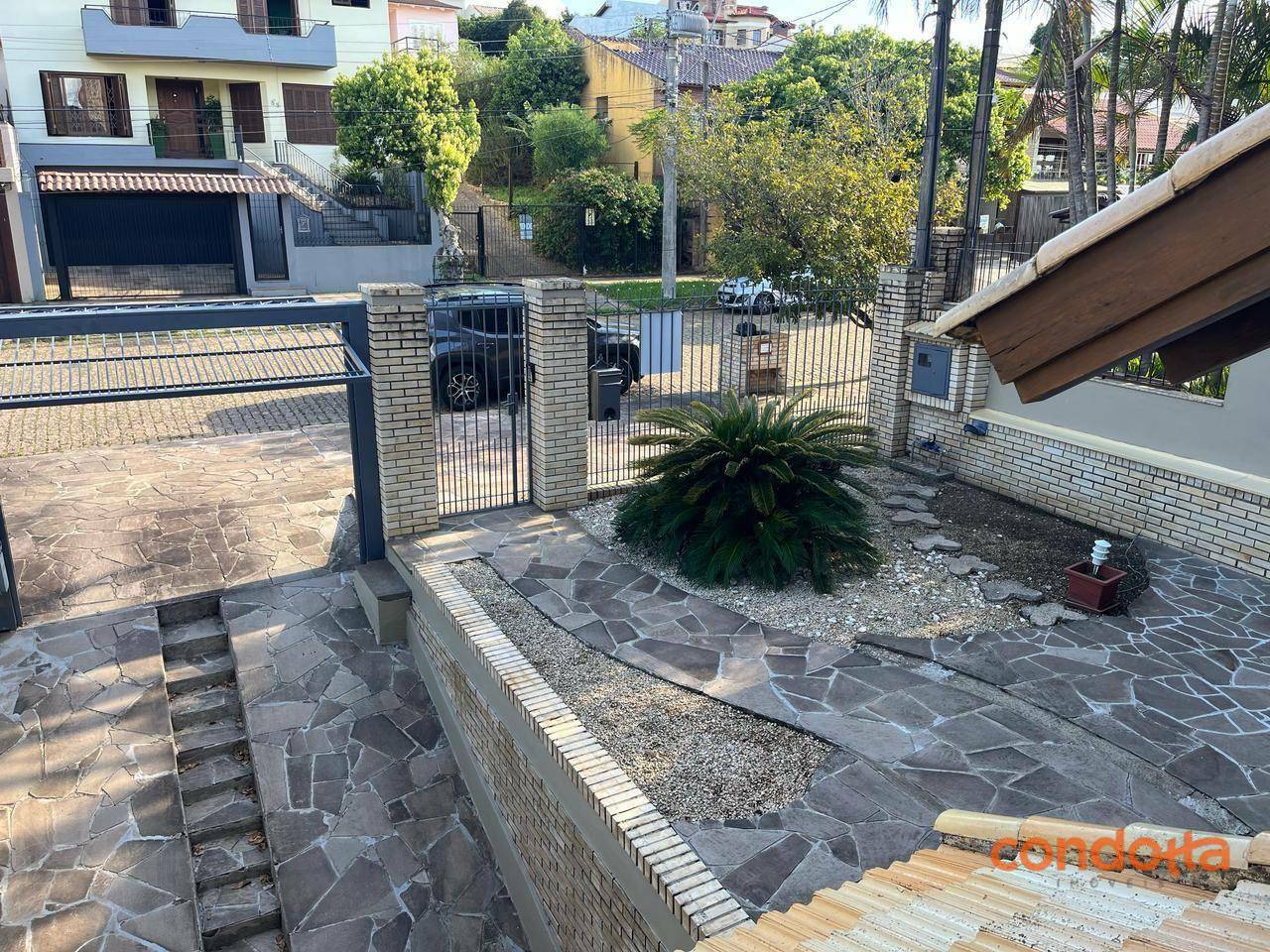 Casa para alugar com 4 quartos, 300m² - Foto 2
