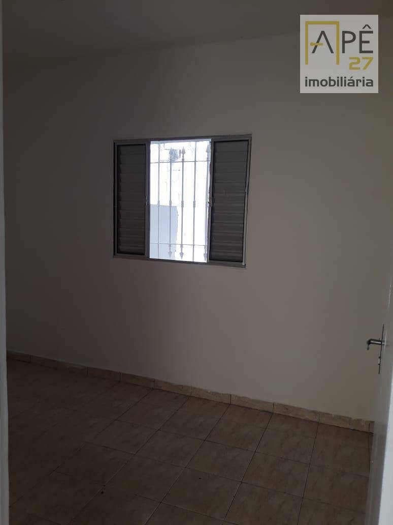 Casa à venda com 2 quartos, 100m² - Foto 2