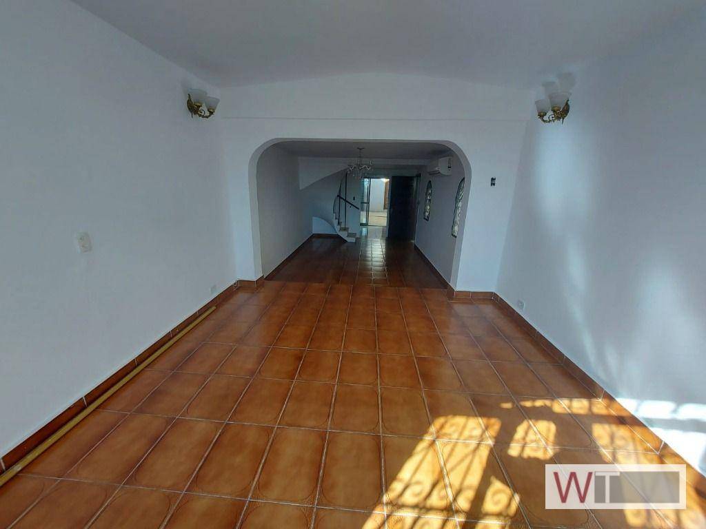 Casa de Condomínio à venda com 4 quartos, 200m² - Foto 2