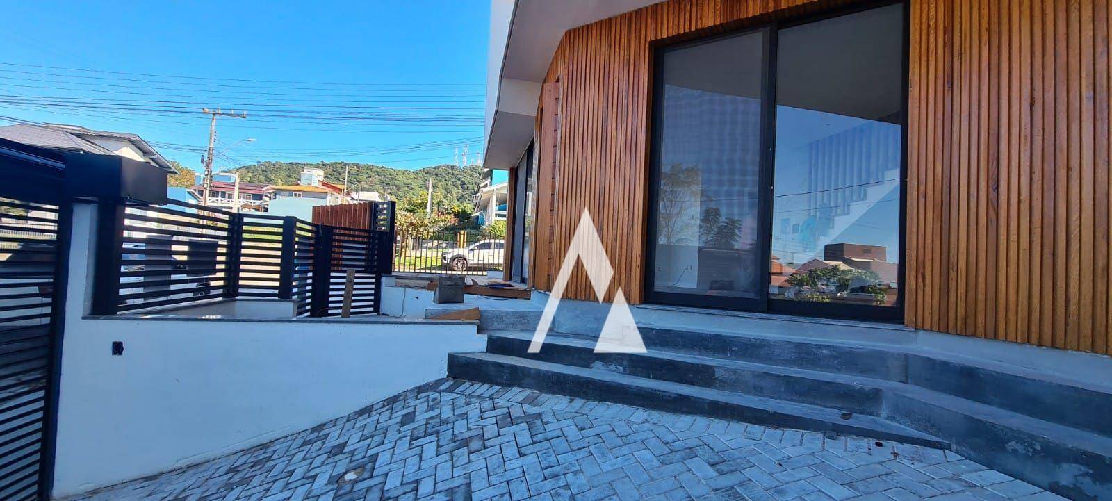 Casa à venda com 3 quartos, 185m² - Foto 2
