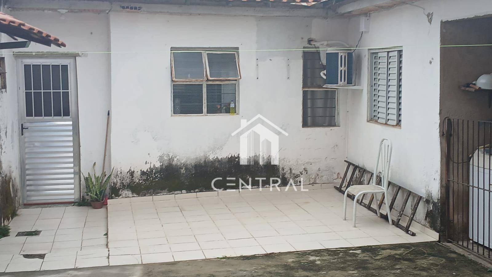 Casa à venda com 3 quartos, 120m² - Foto 1
