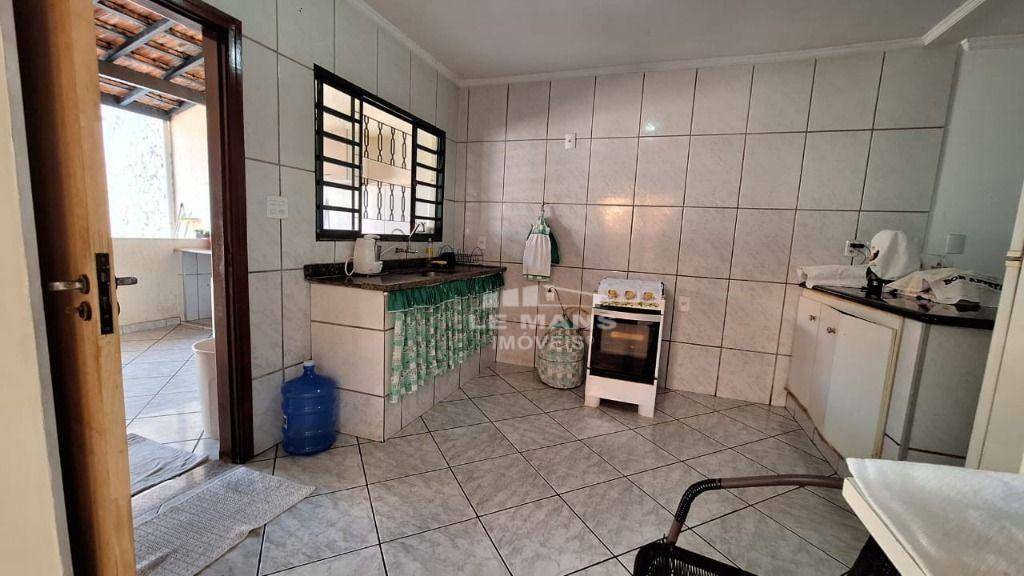 Casa à venda com 4 quartos, 150m² - Foto 18