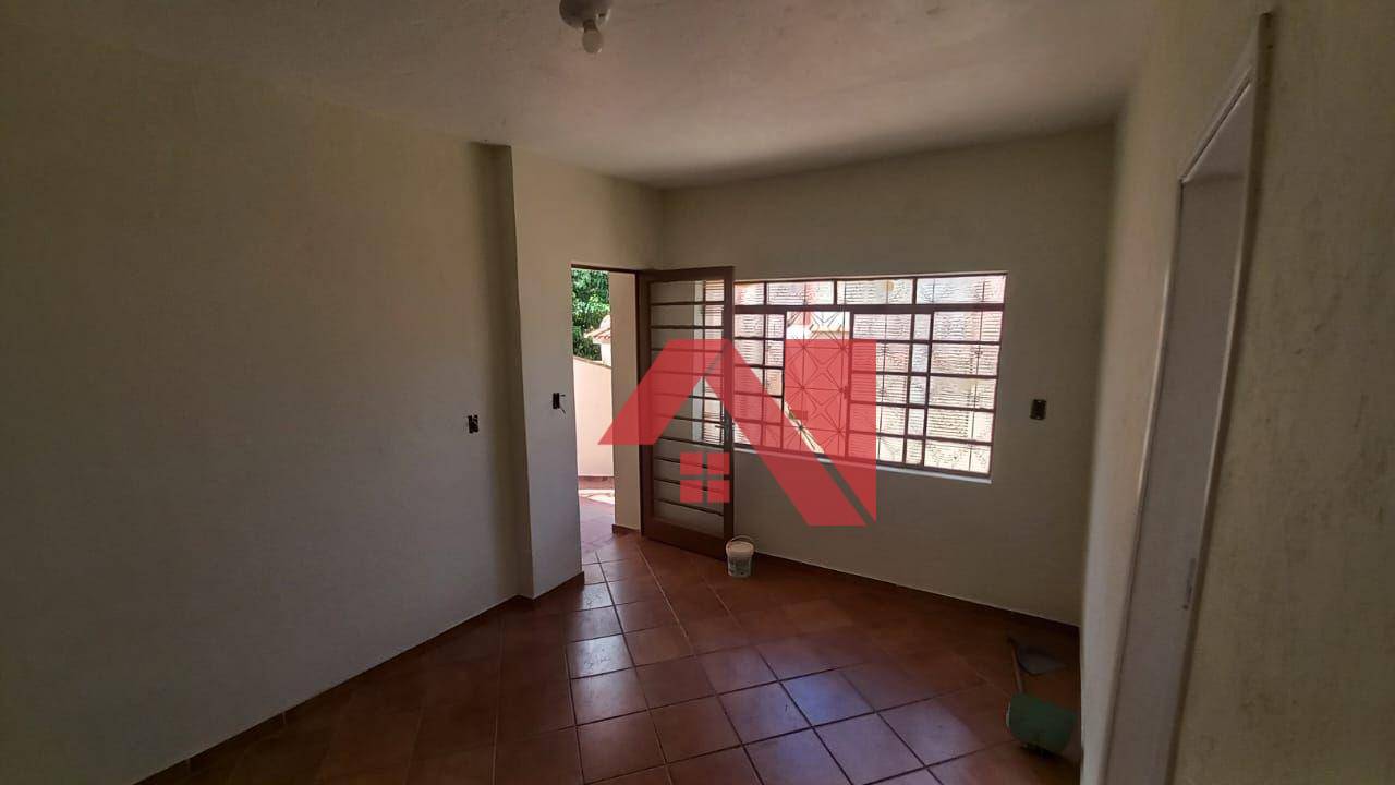 Casa para alugar com 2 quartos, 100m² - Foto 4