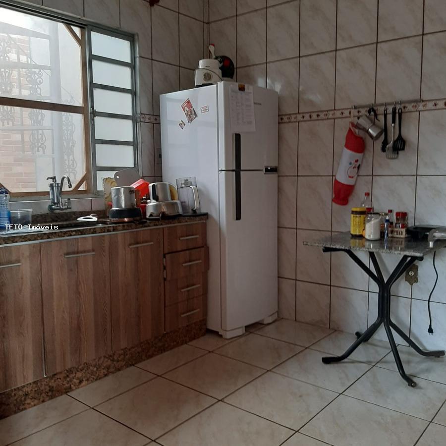 Casa à venda com 2 quartos, 600m² - Foto 9