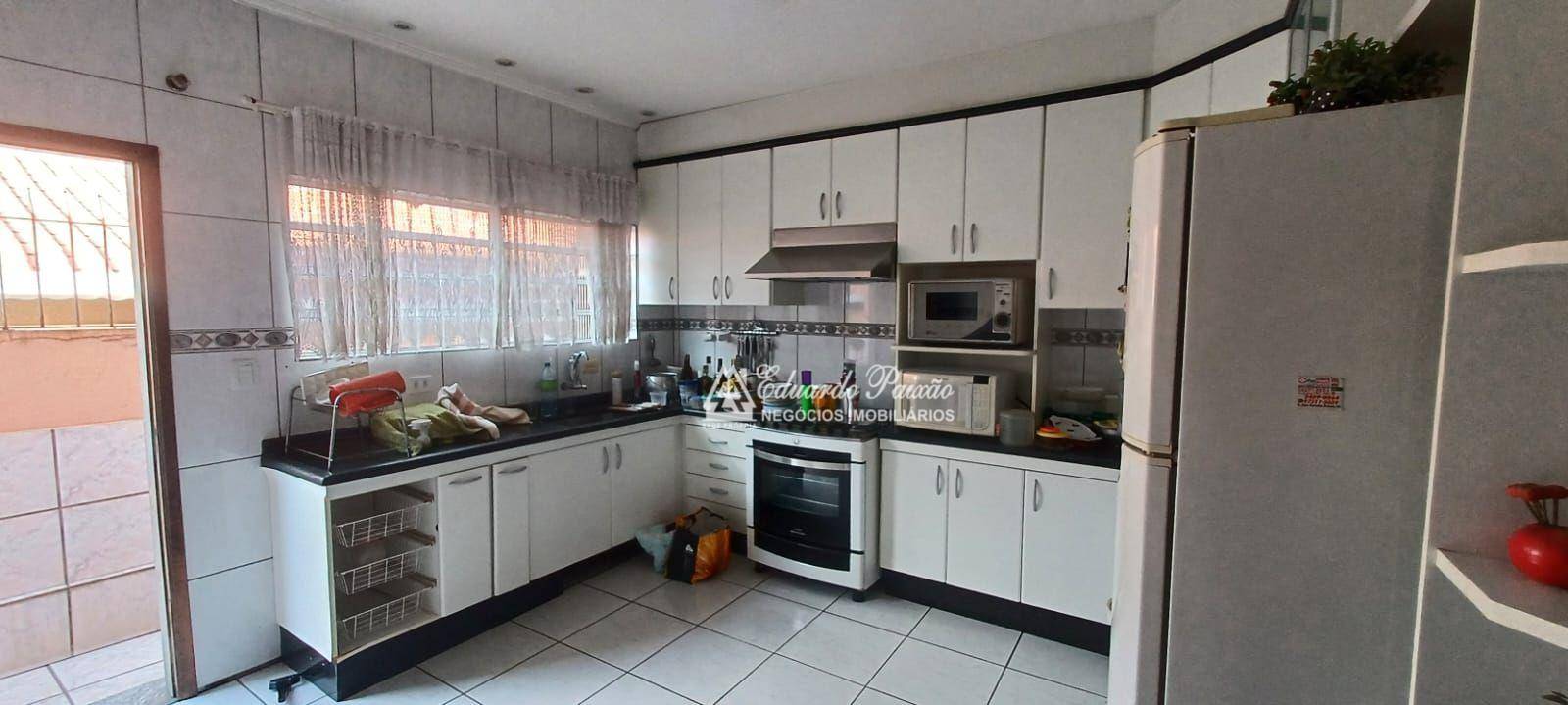 Casa à venda com 3 quartos, 250m² - Foto 13