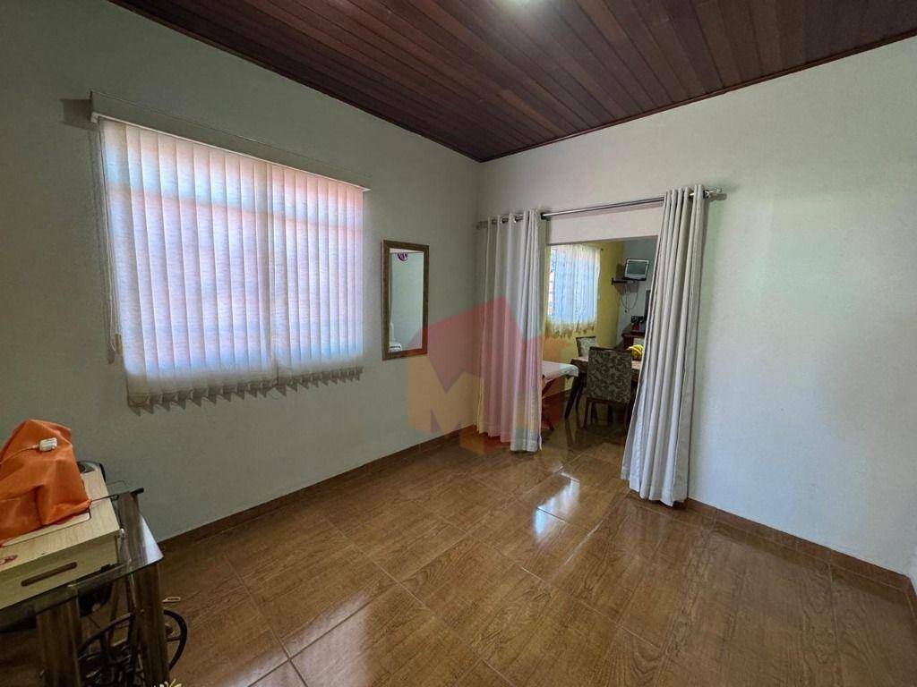 Casa à venda com 5 quartos, 200m² - Foto 6