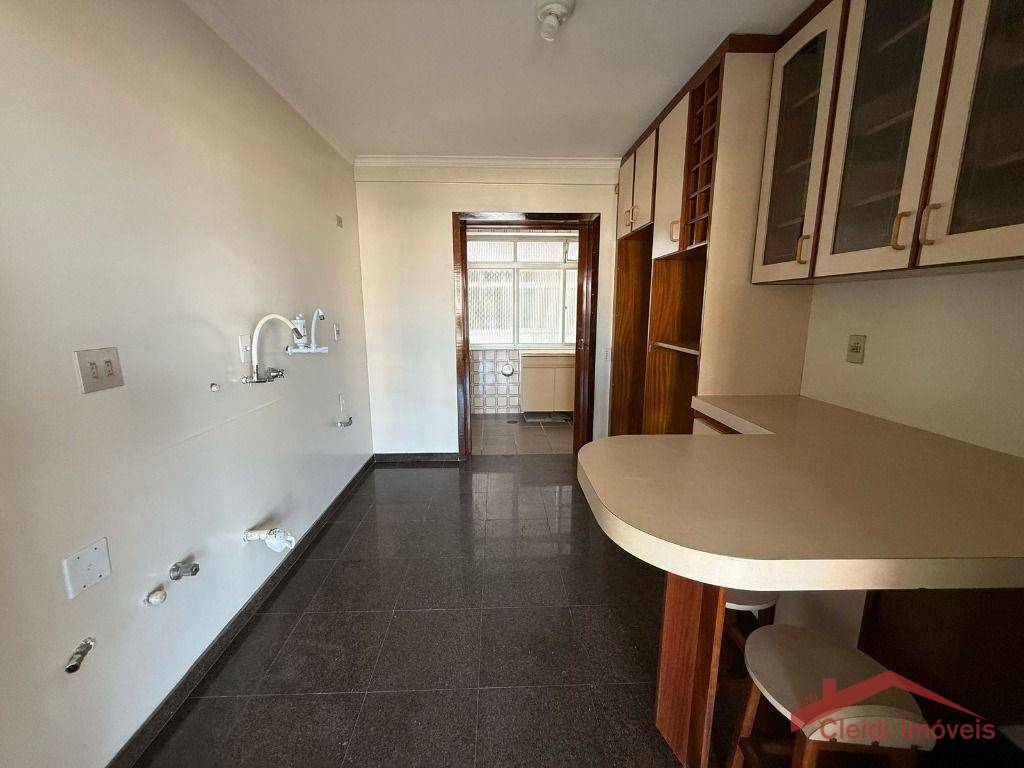 Apartamento para alugar com 3 quartos, 122m² - Foto 9