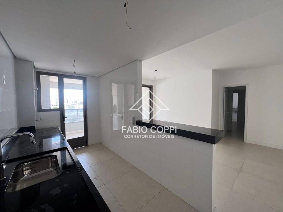 Apartamento à venda com 3 quartos, 117m² - Foto 1