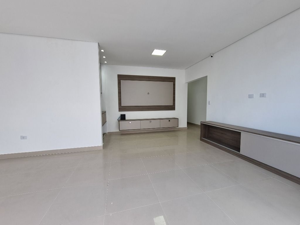 Apartamento à venda com 3 quartos, 180m² - Foto 4