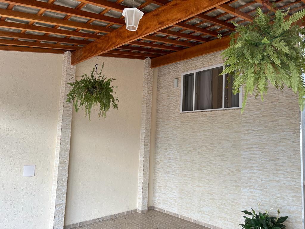 Casa à venda com 2 quartos, 80m² - Foto 2