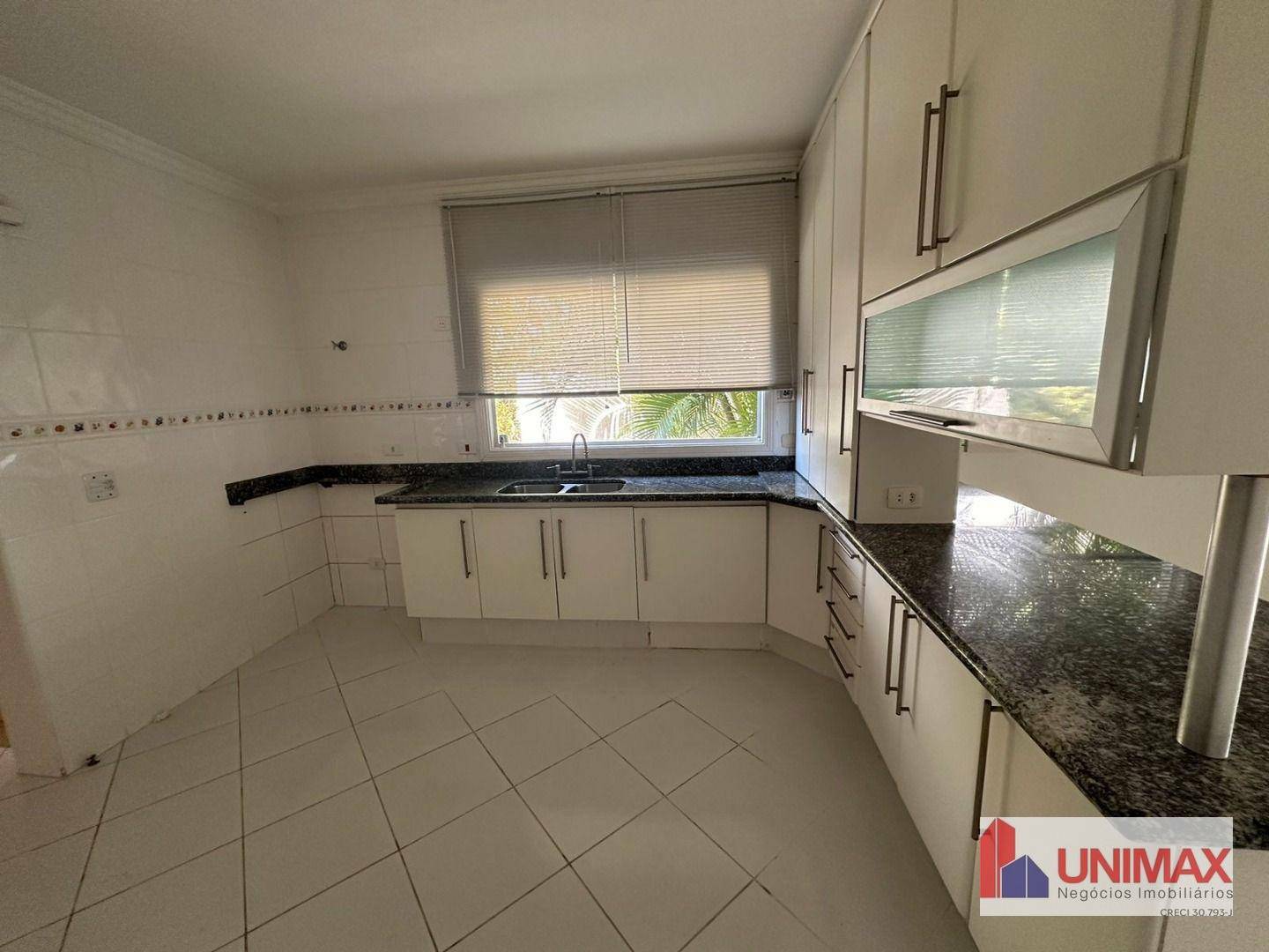 Casa de Condomínio para alugar com 4 quartos, 430m² - Foto 4