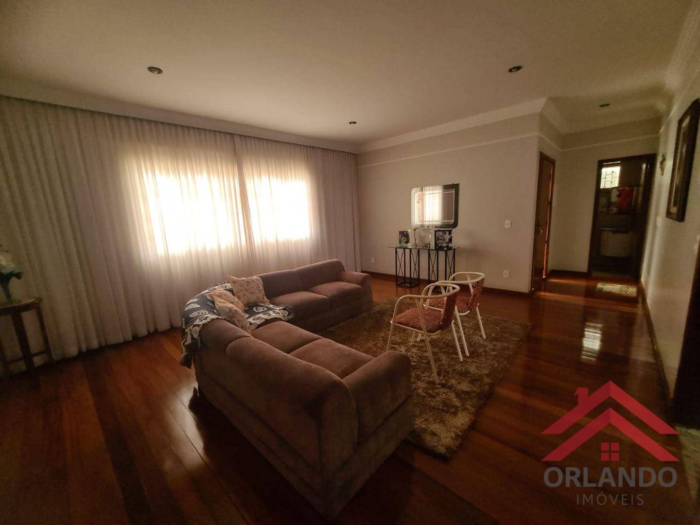 Casa à venda com 3 quartos, 210m² - Foto 4