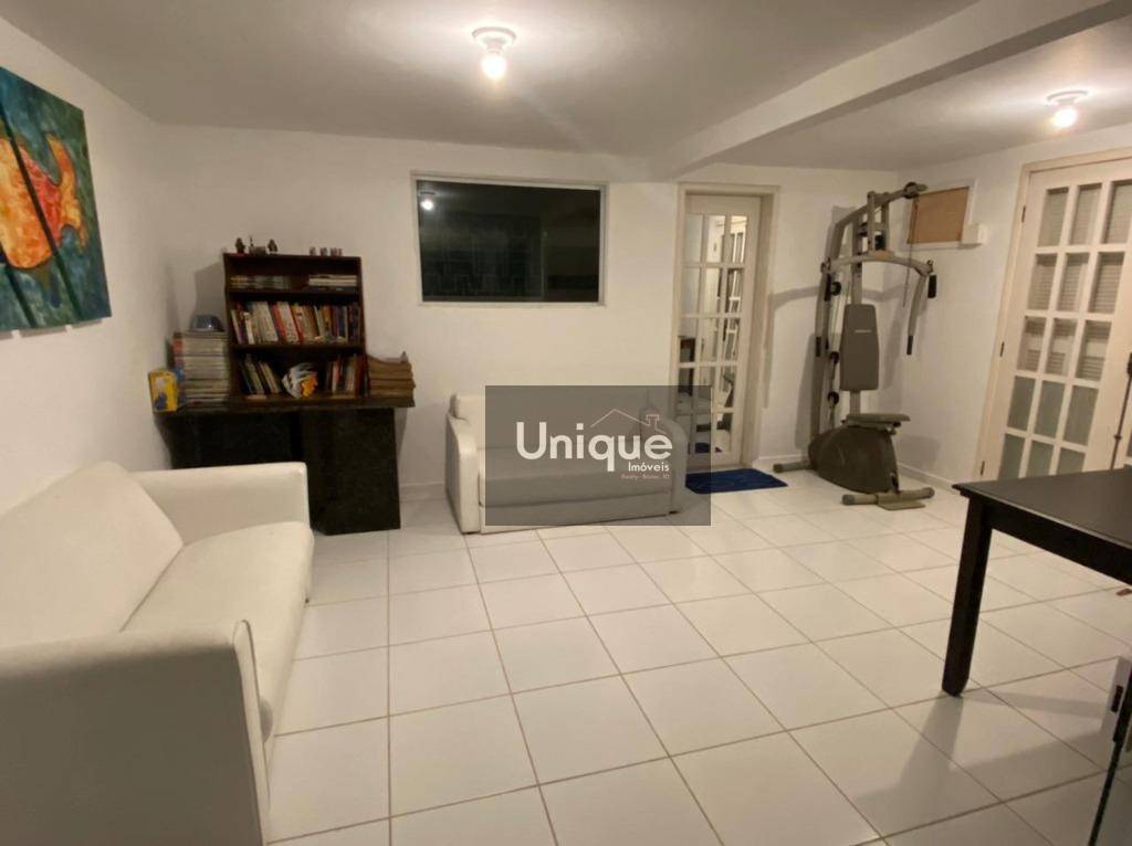 Casa à venda com 4 quartos, 300m² - Foto 14