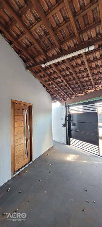 Casa à venda com 3 quartos, 130m² - Foto 2