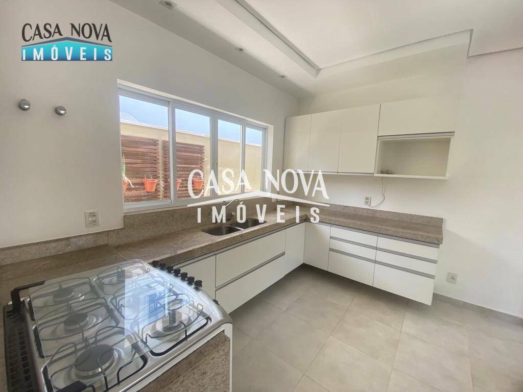 Casa de Condomínio para alugar com 3 quartos, 277m² - Foto 5