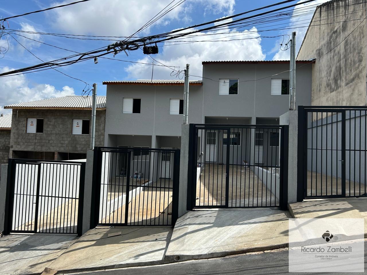 Casa à venda com 2 quartos, 100m² - Foto 1