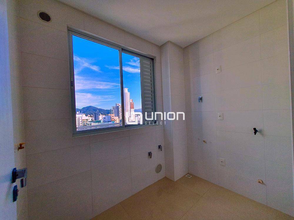 Apartamento à venda com 3 quartos, 145m² - Foto 19