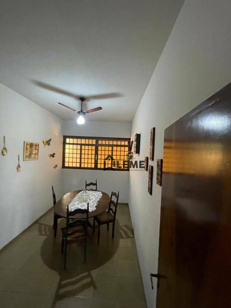 Casa à venda com 3 quartos, 340m² - Foto 12