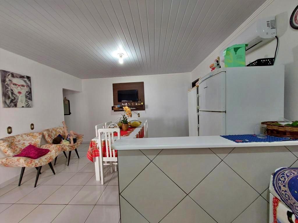 Casa à venda com 3 quartos, 98m² - Foto 11